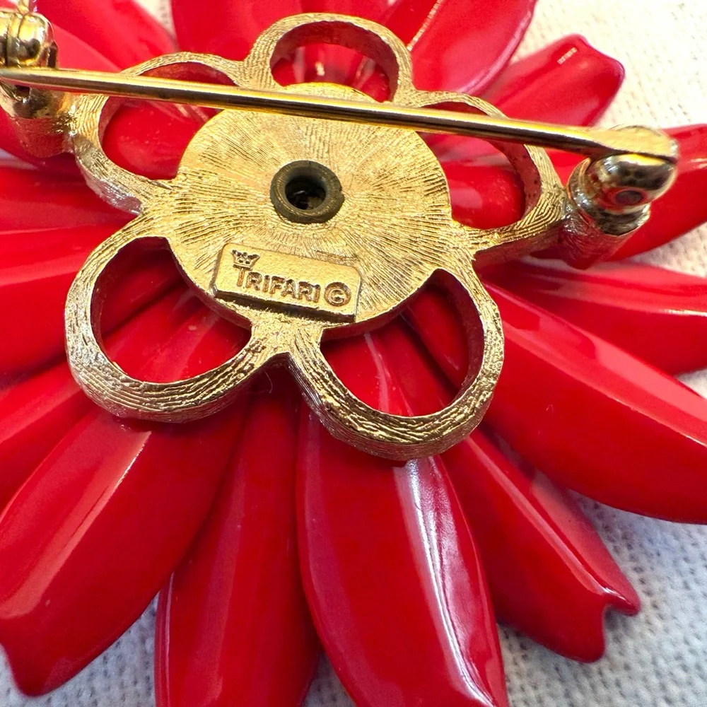 Red Vintage Trifari Floral Statement Brooch - Women Accessories